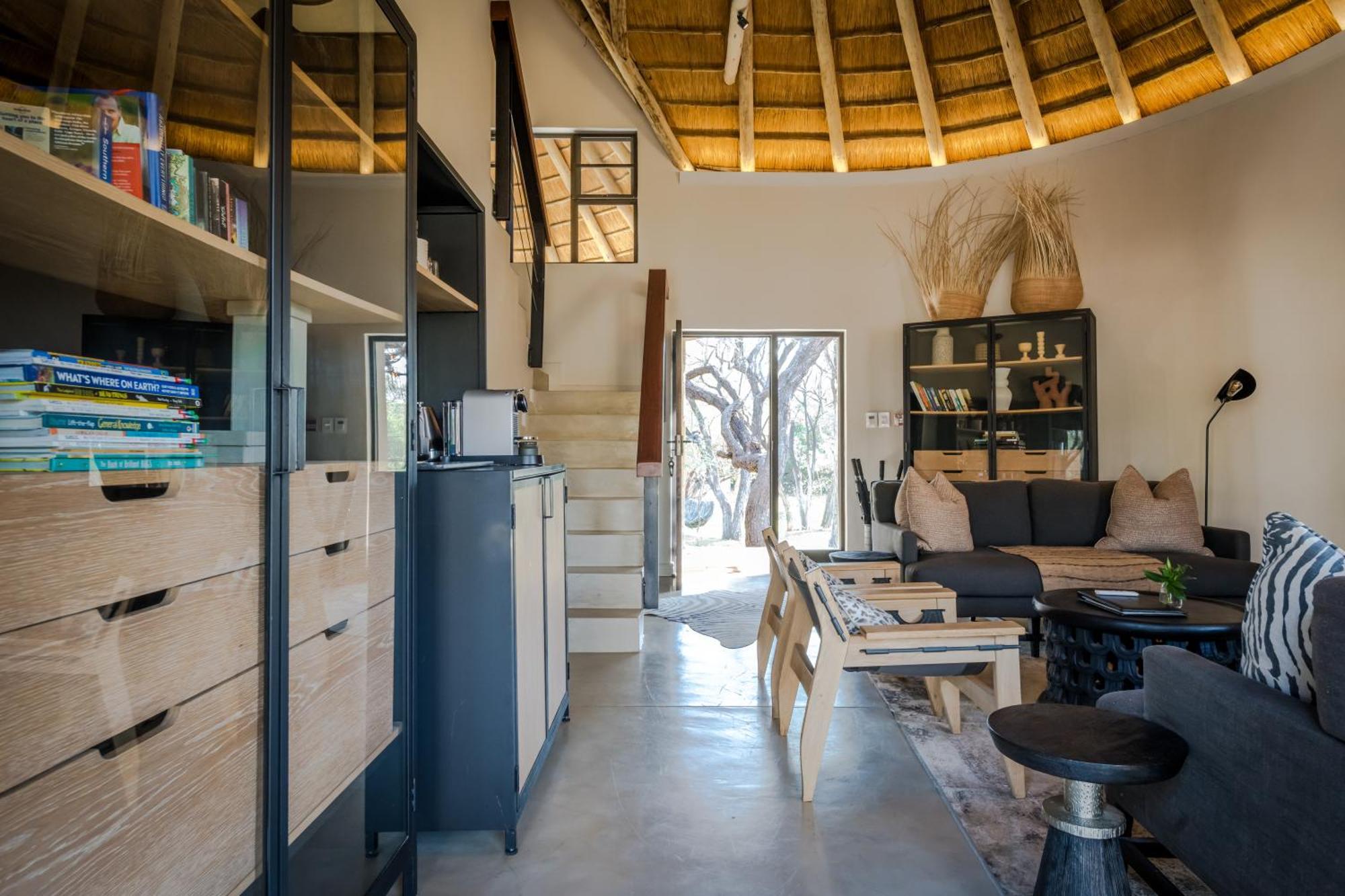 Serondella Safari Lodge Thornybush viltreservat Rum bild