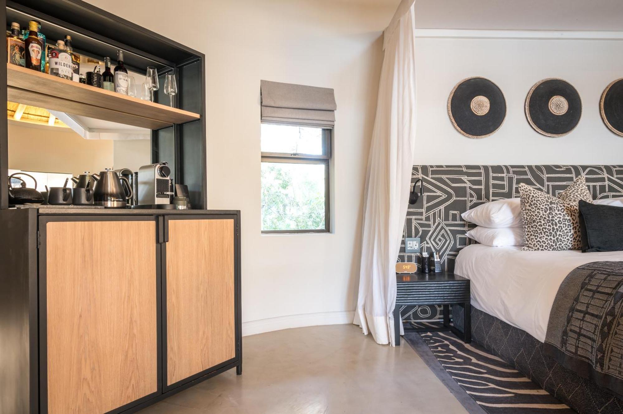 Serondella Safari Lodge Thornybush viltreservat Rum bild