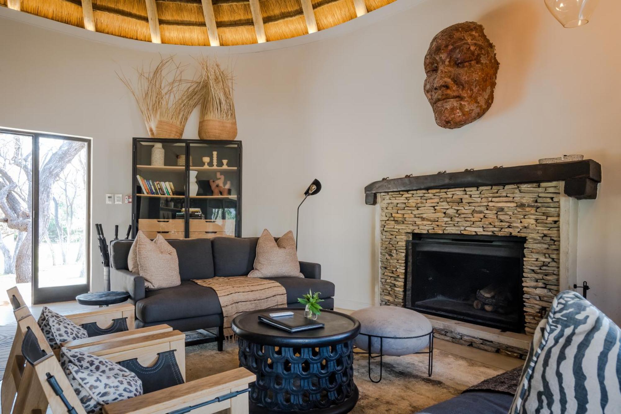 Serondella Safari Lodge Thornybush viltreservat Rum bild